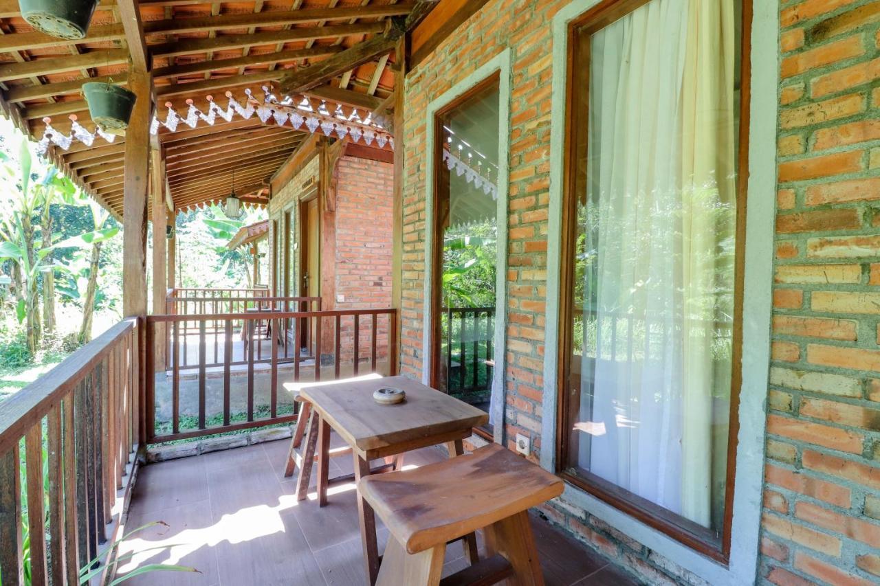 Balkondes Kenalan Hotel Магеланг Екстериор снимка